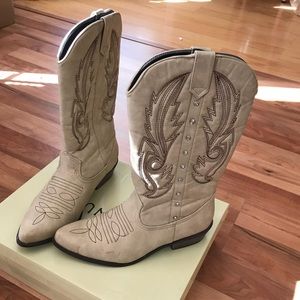 Buckle cowgirl boots